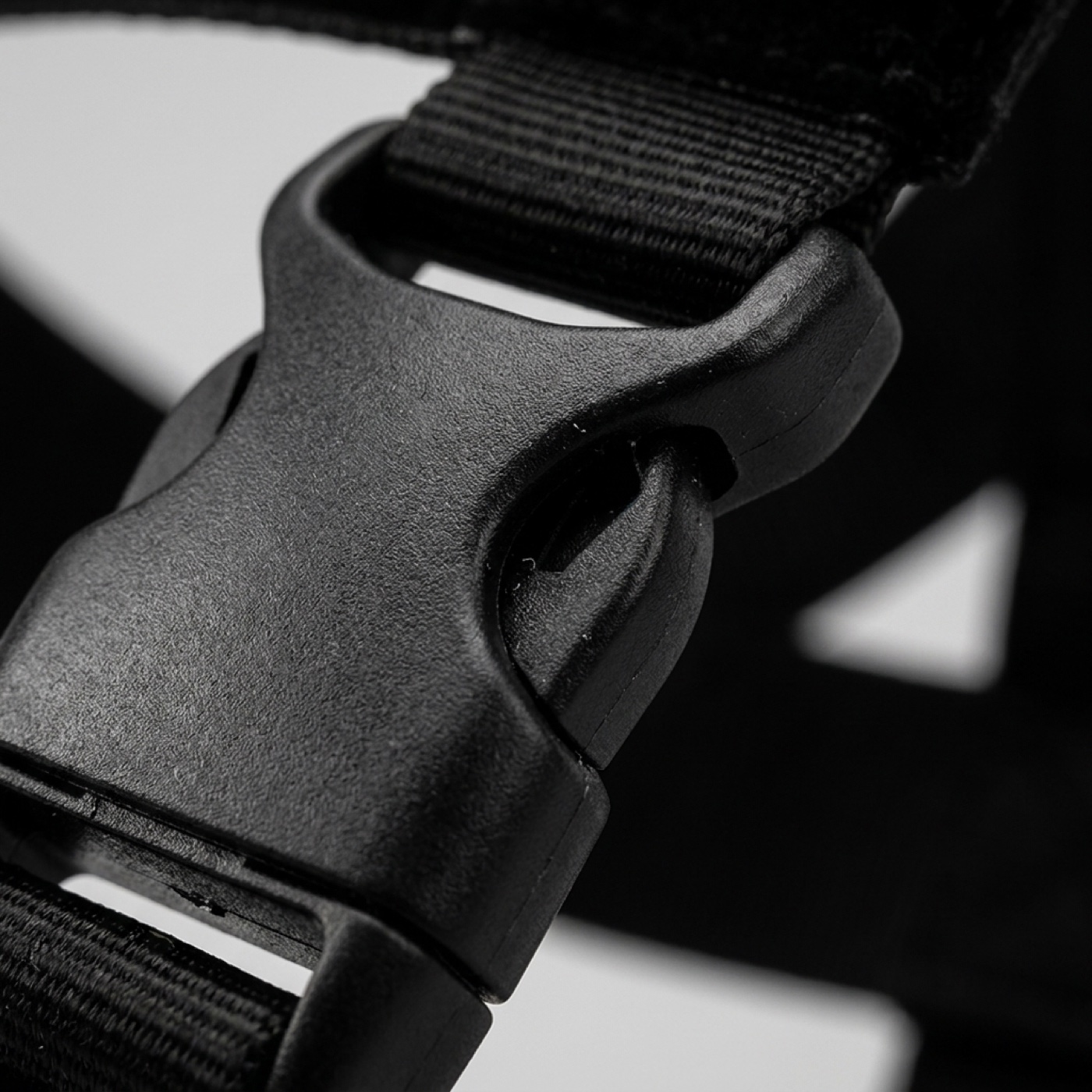 Close-up of the Premium heavy-duty quick-release buckle